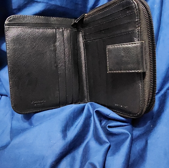 Prada Black Saffiano LEATHER Compact Zip Around Wallet.. - Picture 6 of 8
